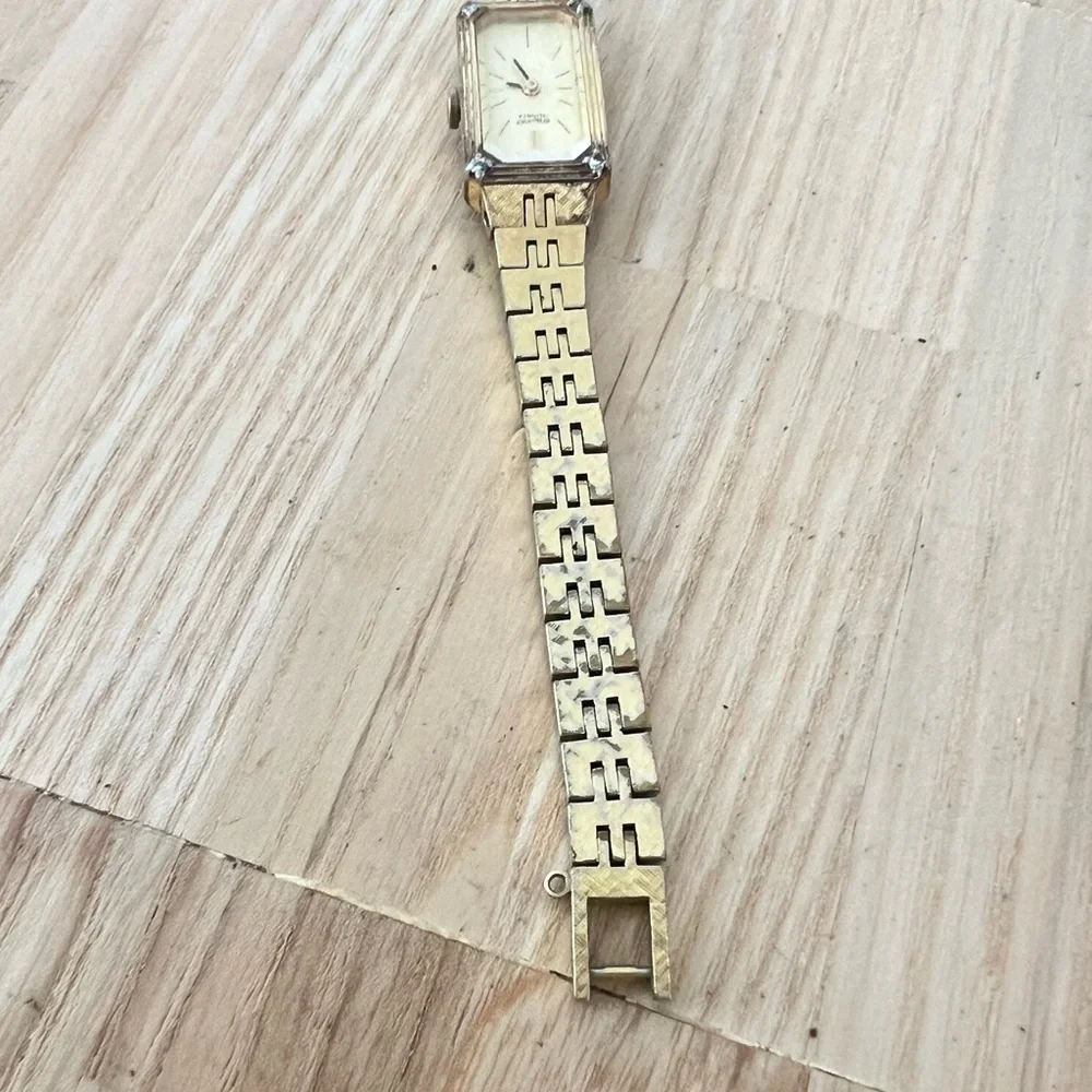 Vintage seiko ladies gold tone diamond octagonal dress watch NEW BATTERY